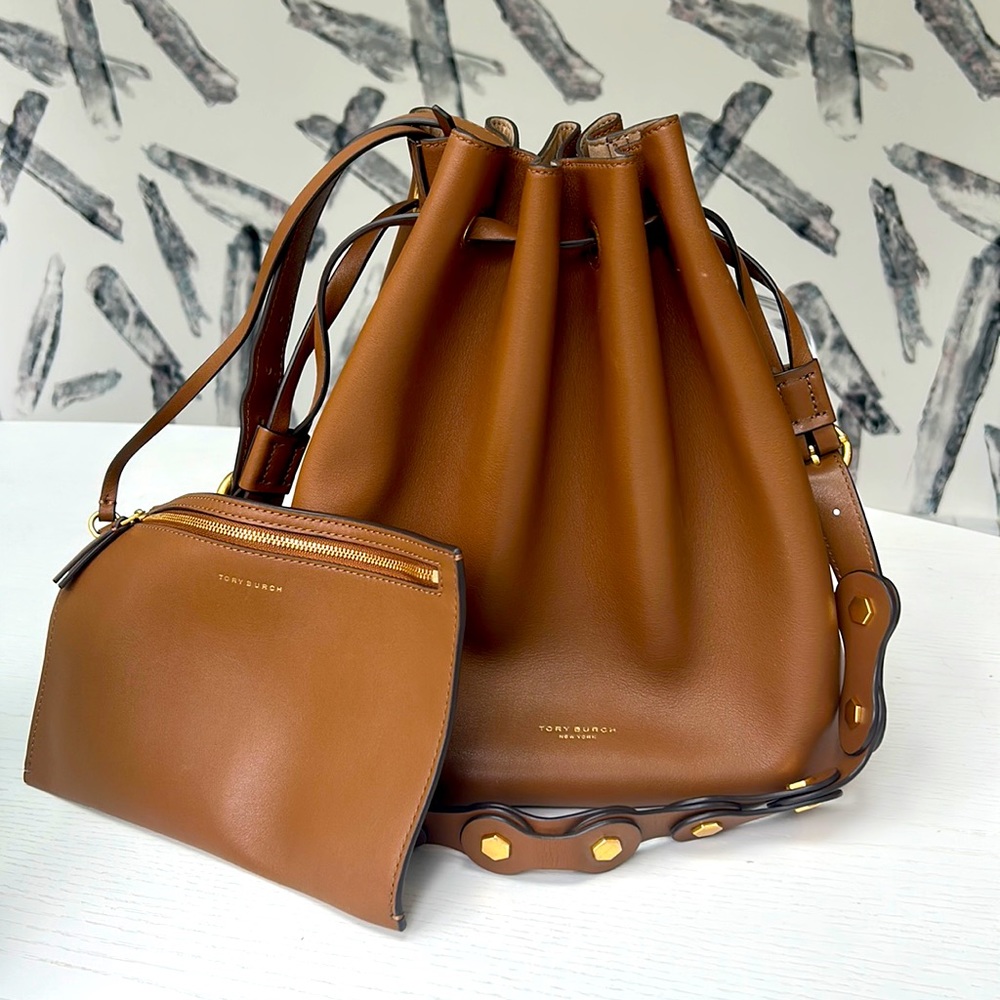 Tory Burch Caroline Hobo.  It retails for $798!  An alternative to Mansur.